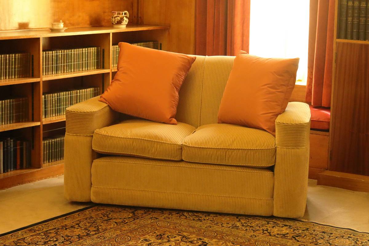 Love Seats That Recline: Your Cozy Corner of Comfort (Without Sacrificing Style)